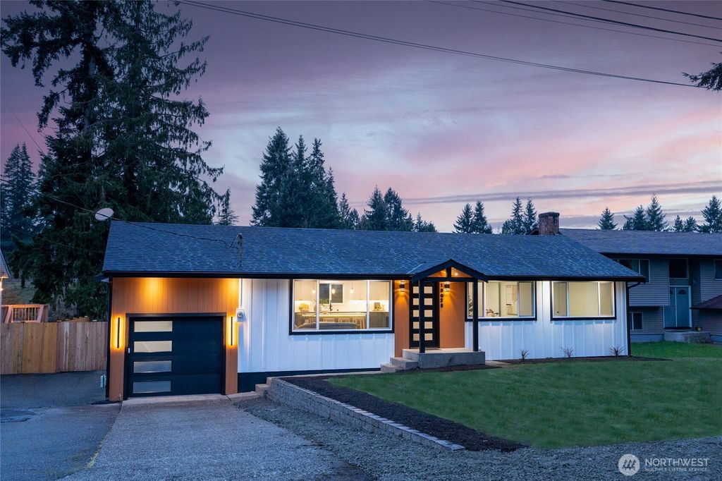 Photo of 19628 Heinz Place, Lynnwood, WA 98036 (MLS # 2488761)