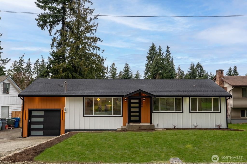 Photo of 19628 Heinz Place, Lynnwood, WA 98036 (MLS # 2488761)