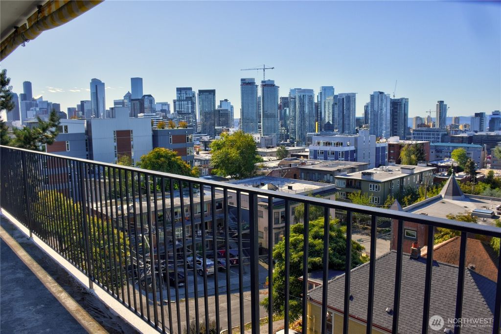 Photo of 505 Belmont Avenue NE #605, Seattle, WA 98102 (MLS # 2444629)