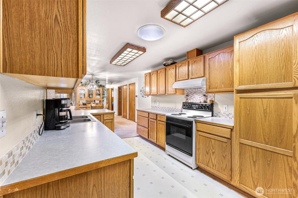 Photo of 13006 160th Avenue SE, Renton, WA 98059 (MLS # 2555727)