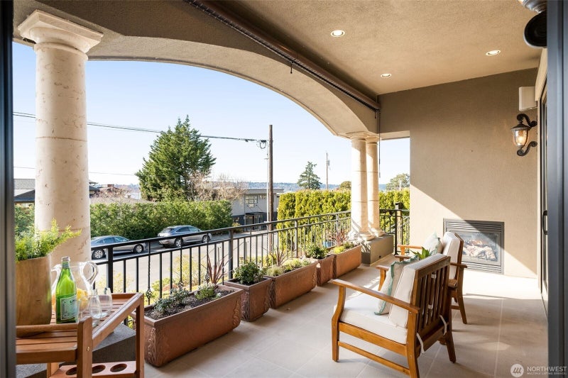 410 8th Avenue W