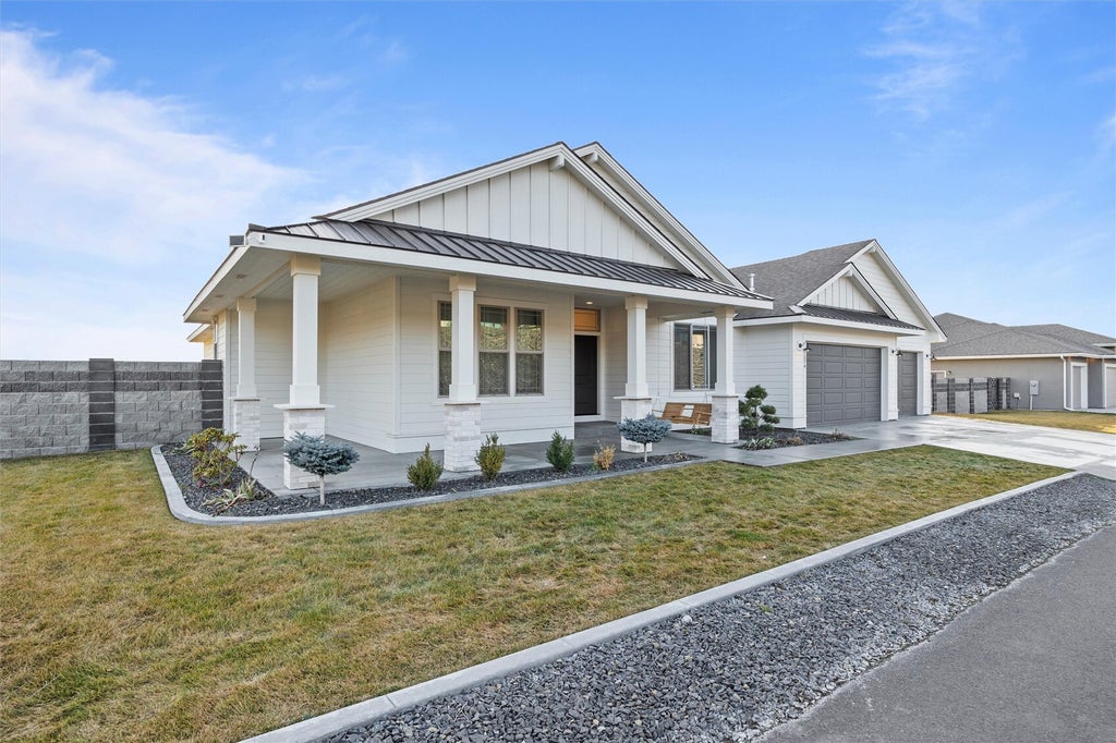 Photo of 7374 W 22ND Place, Kennewick, WA 99338 (MLS # 2597538)