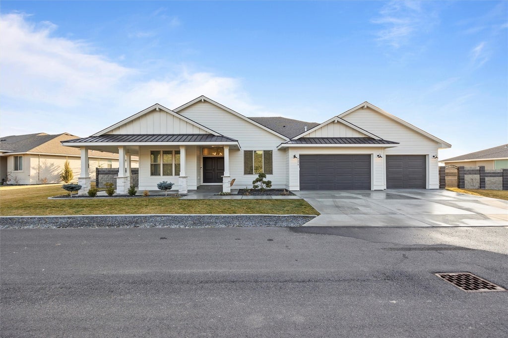 Photo of 7374 W 22ND Place, Kennewick, WA 99338 (MLS # 2597538)
