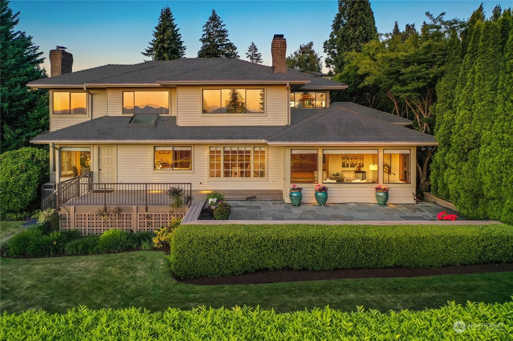 Photo of 9636 NE 30th Place, Clyde Hill, WA 98004 (MLS # 2077702)