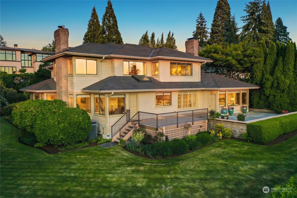 Photo of 9636 NE 30th Place, Clyde Hill, WA 98004 (MLS # 2077702)