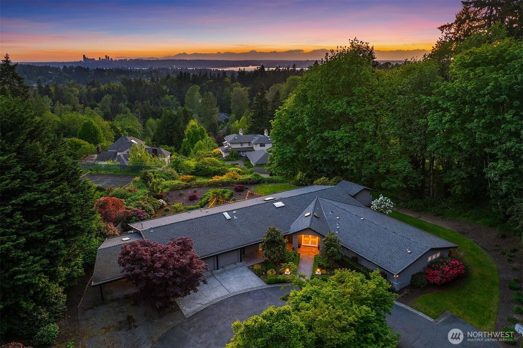 Photo of 3901 122nd Avenue NE, Bellevue, WA 98005 (MLS # 2363147)