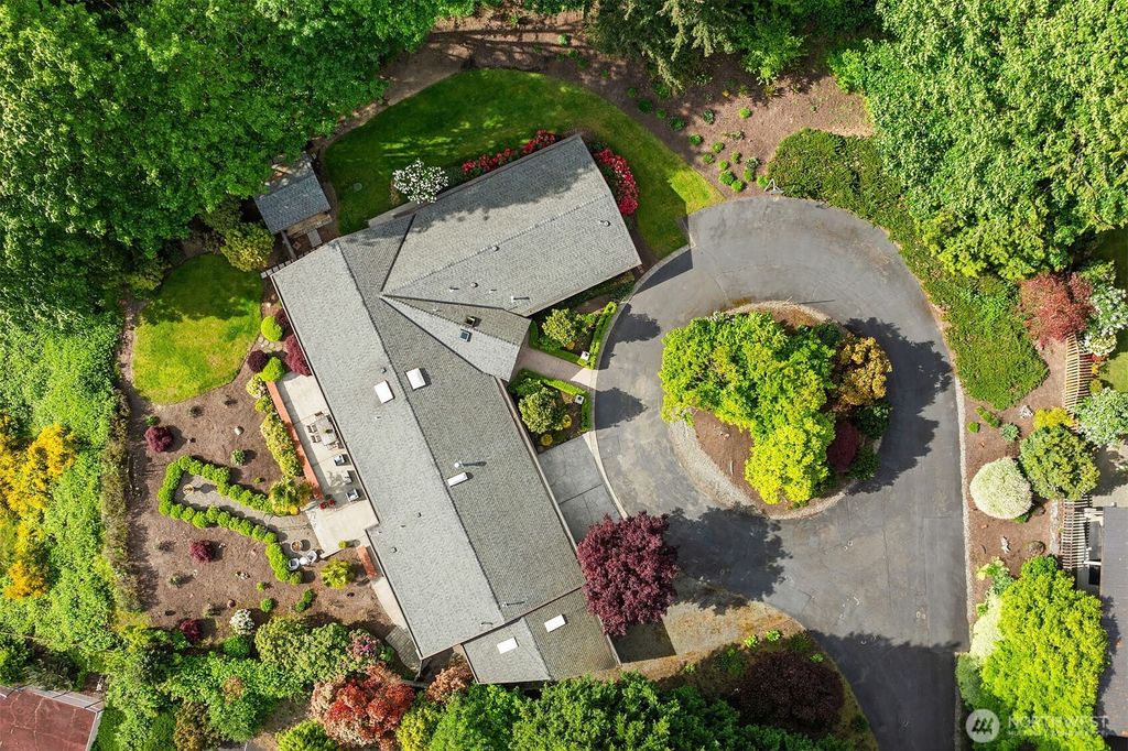 Photo of 3901 122nd Avenue NE, Bellevue, WA 98005 (MLS # 2363147)