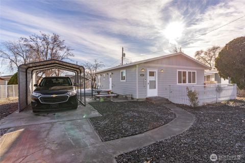 Photo of 2427 W Texas Street, Moses Lake, WA 98837 (MLS # 2481939)