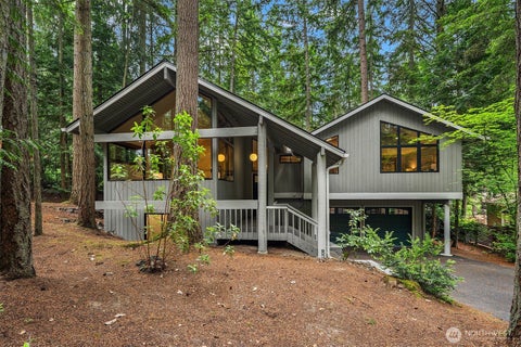 Photo of 12833 NE 35th Place, Bellevue, WA 98005 (MLS # 2528311)