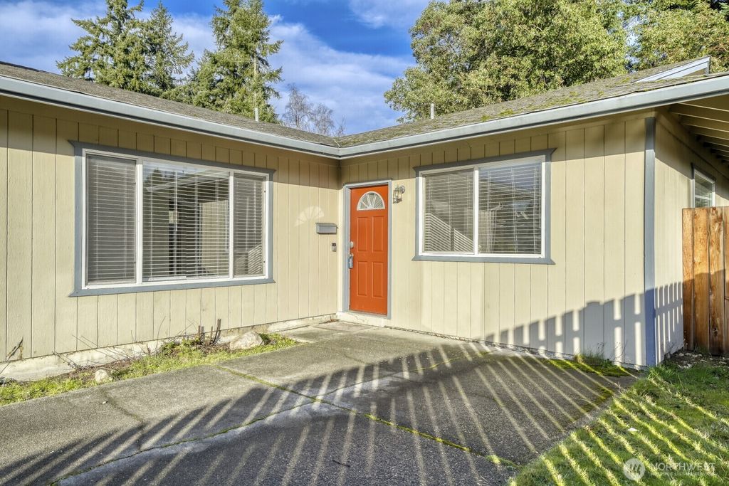 Photo of 1333 S Winnifred Street, Tacoma, WA 98465 (MLS # 2475754)