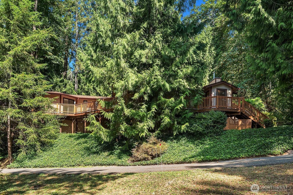 Photo of 19510 SE May Valley Road, Issaquah, WA 98027 (MLS # 2572516)