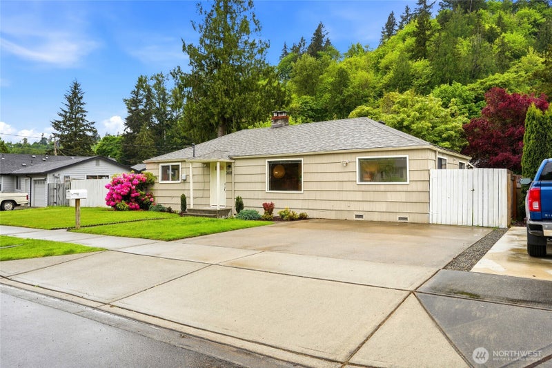 3608 SE 5th Place