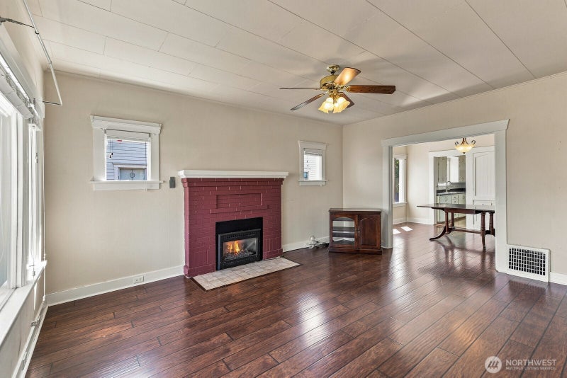 2716 Leonard Drive