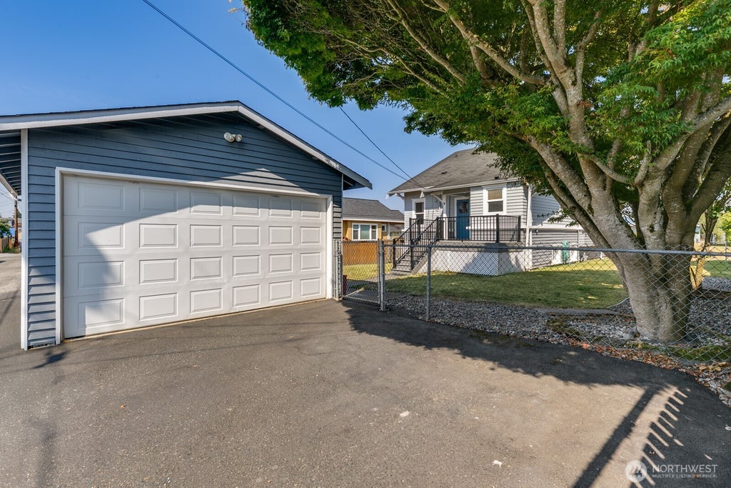 Photo of 2716 Leonard Drive, Everett, WA 98201 (MLS # 2574067)