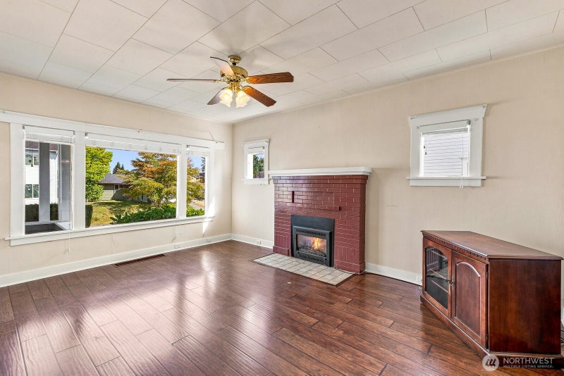 2716 Leonard Drive