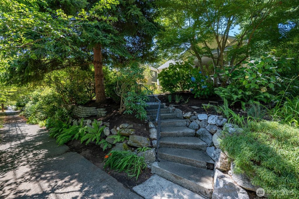 Photo of 6221 36th Avenue NE, Seattle, WA 98115 (MLS # 2415857)