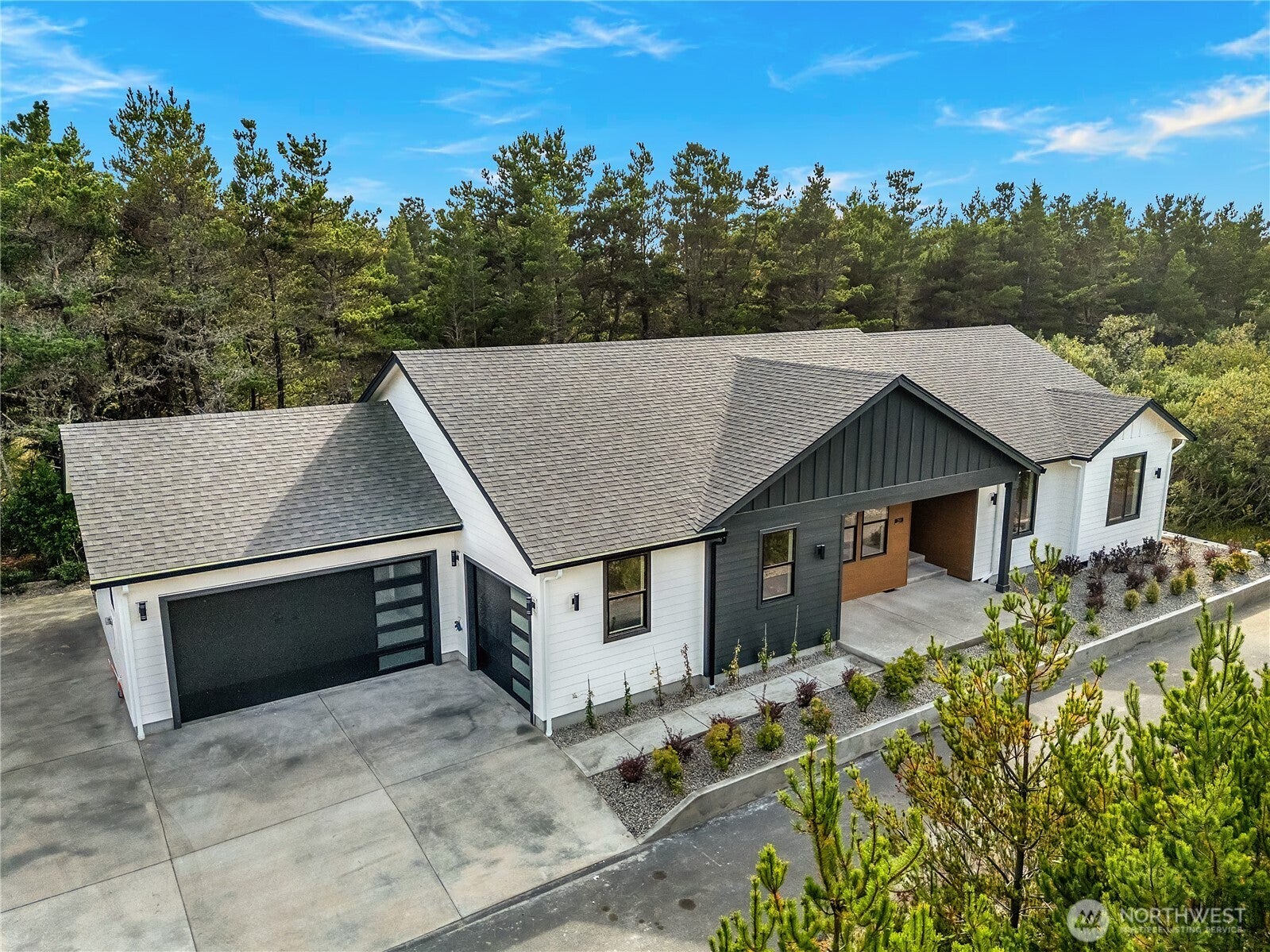 703 Shoreview Drive N
