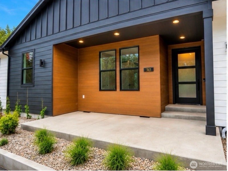 703 Shoreview Drive N