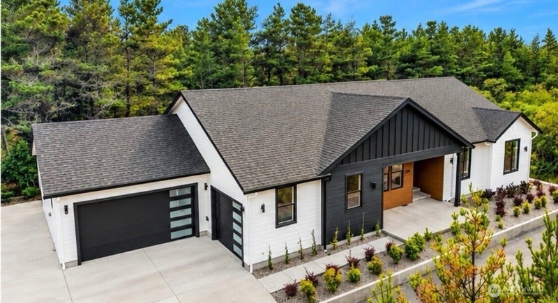 703 Shoreview Drive N