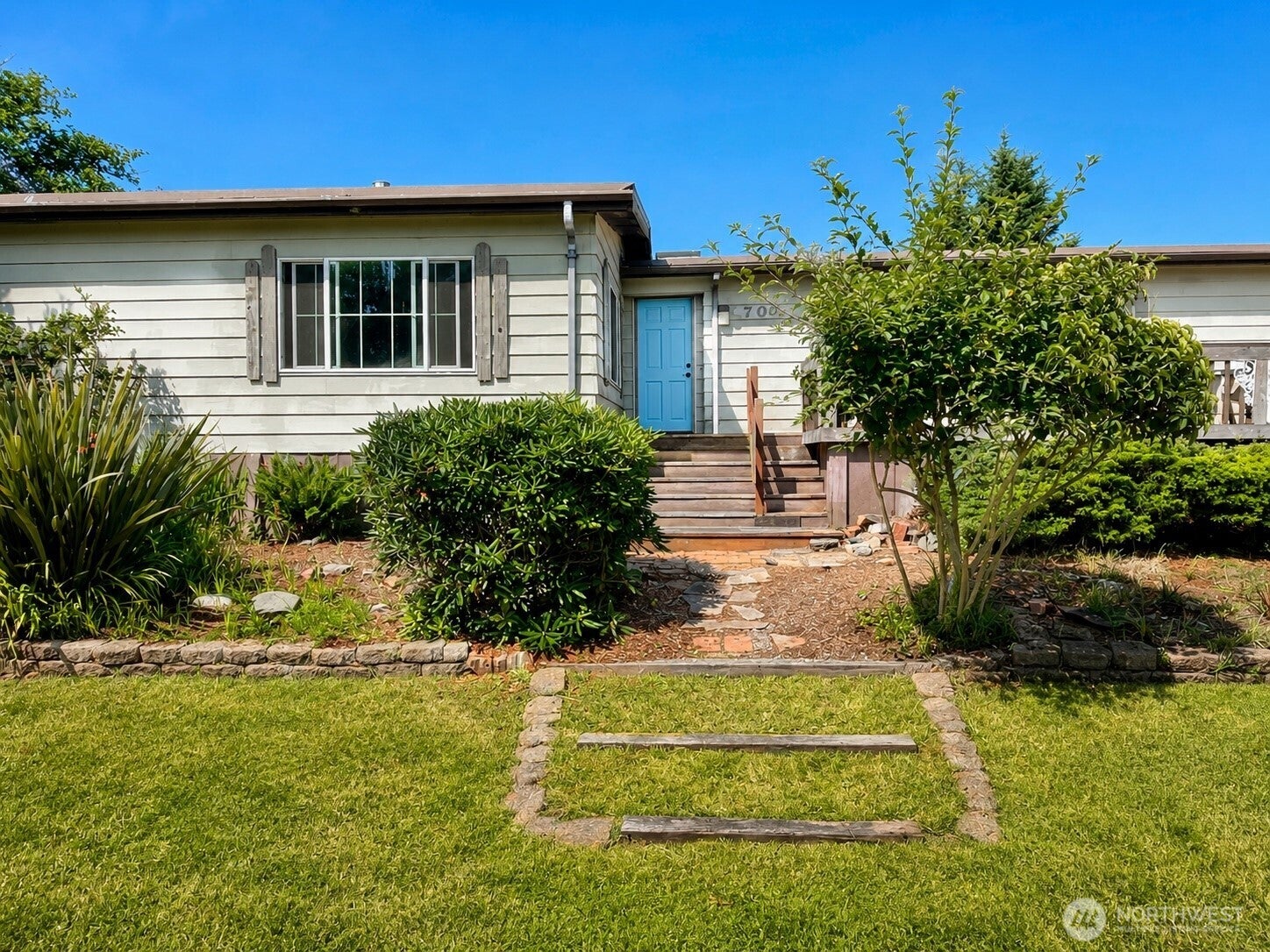 701 Edgewood Avenue NE