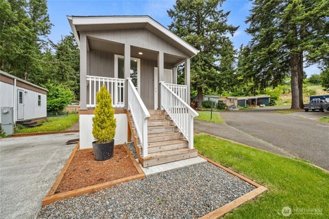 Photo of 507 131st Street E #L, Tacoma, WA 98445 (MLS # 2536256)