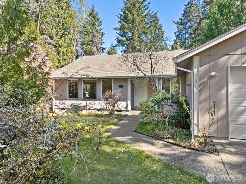 Photo of 1350 E Saint Andrews Dr N, Shelton, WA 98584 (MLS # 2506584)