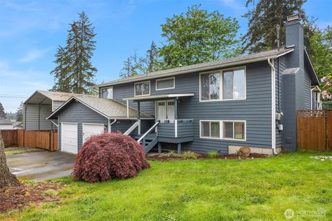 Photo of 124 145th Street SE, Lynnwood, WA 98087 (MLS # 2376595)