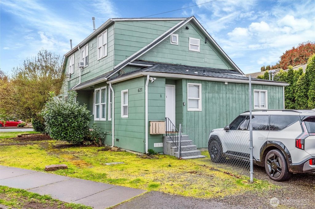 Photo of 621 Houser Way S, Renton, WA 98057 (MLS # 2484138)