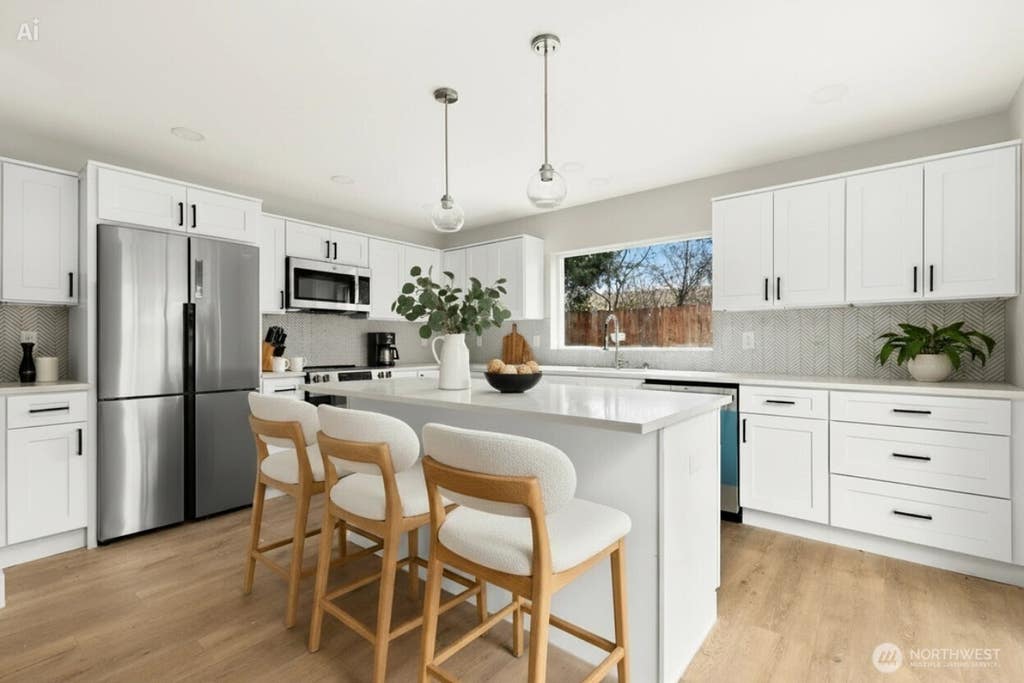 Photo of 1404 N 136th Street, Seattle, WA 98125 (MLS # 2572304)