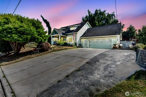Photo of 1106 N 8th Street, Mount Vernon, WA 98273 (MLS # 2557687)