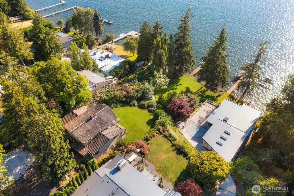 Photo of 1300 8th Street W, Kirkland, WA 98033 (MLS # 2563428)