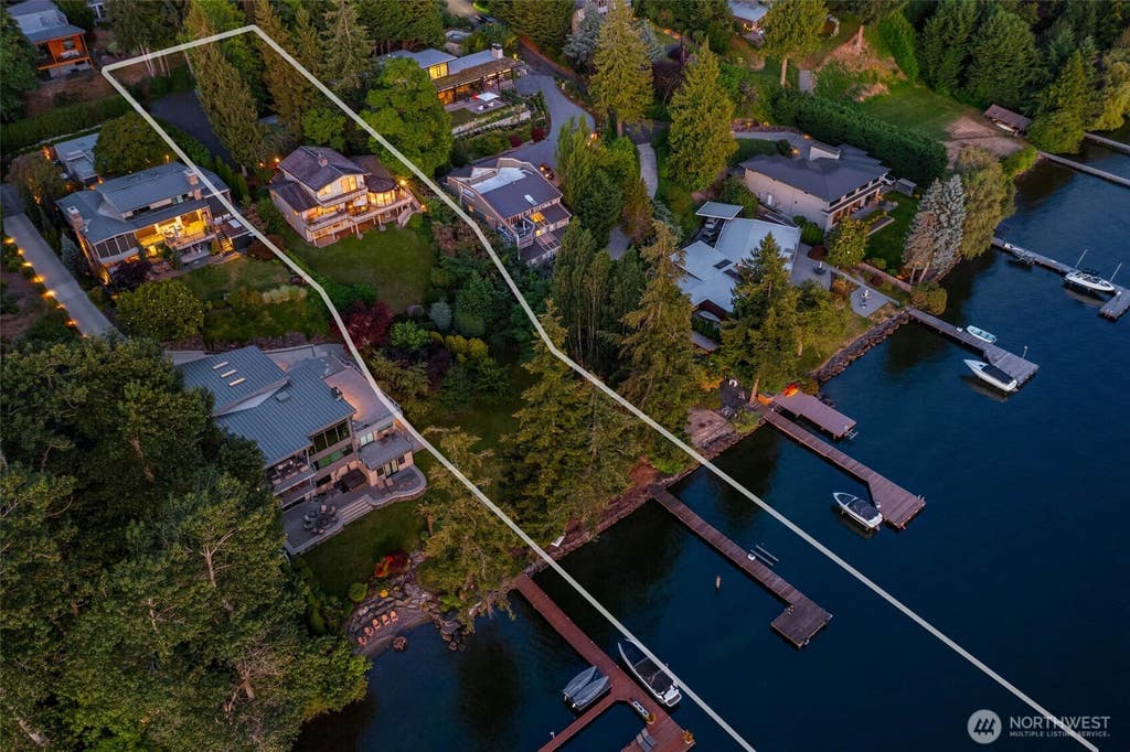Photo of 1300 8th Street W, Kirkland, WA 98033 (MLS # 2563428)