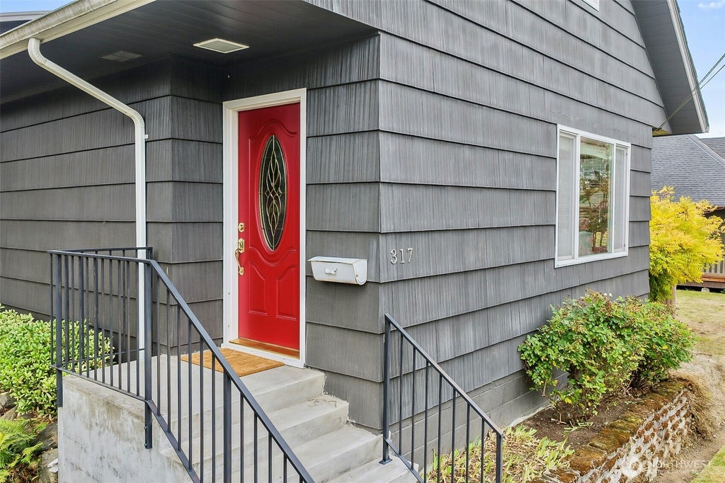 Photo of 317 AVE J, Snohomish, WA 98290 (MLS # 2589635)