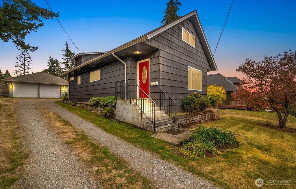 Photo of 317 AVE J, Snohomish, WA 98290 (MLS # 2589635)