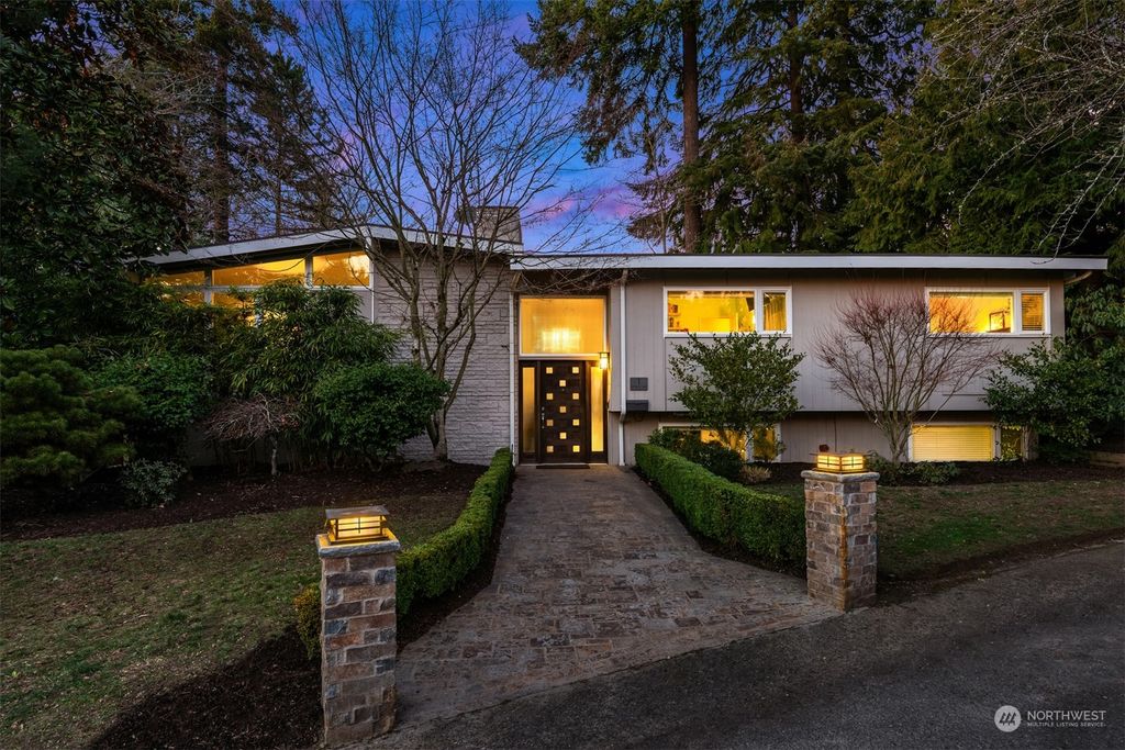 Photo of 1 Wembley Lane, Mercer Island, WA 98040 (MLS # 2196121)