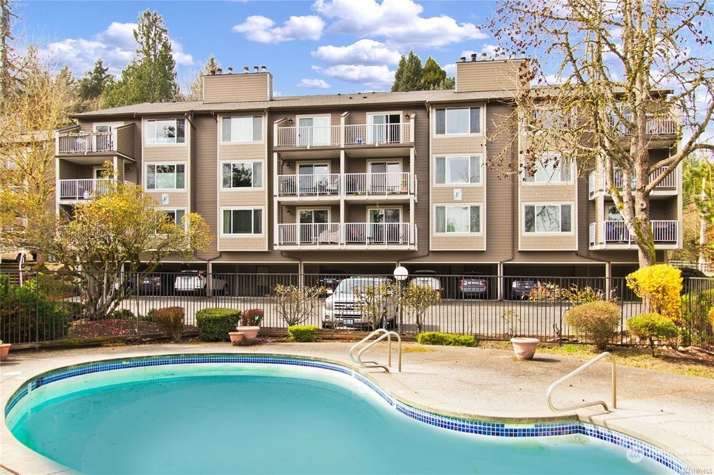 Photo of 210 Mt Park Boulevard SW #F303, Issaquah, WA 98027 (MLS # 2188705)