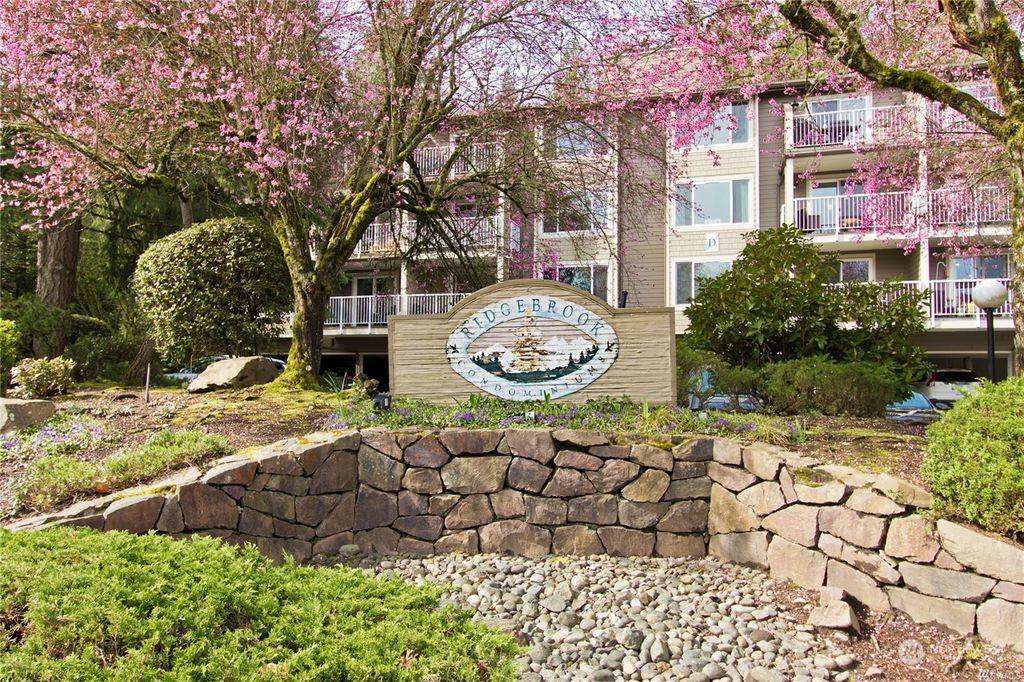 Photo of 210 Mt Park Boulevard SW #F303, Issaquah, WA 98027 (MLS # 2188705)