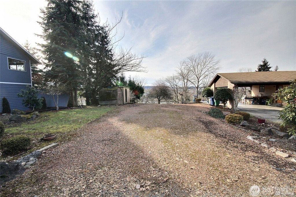 Photo of 17 Lake Avenue S, Renton, WA 98055 (MLS # 2431453)