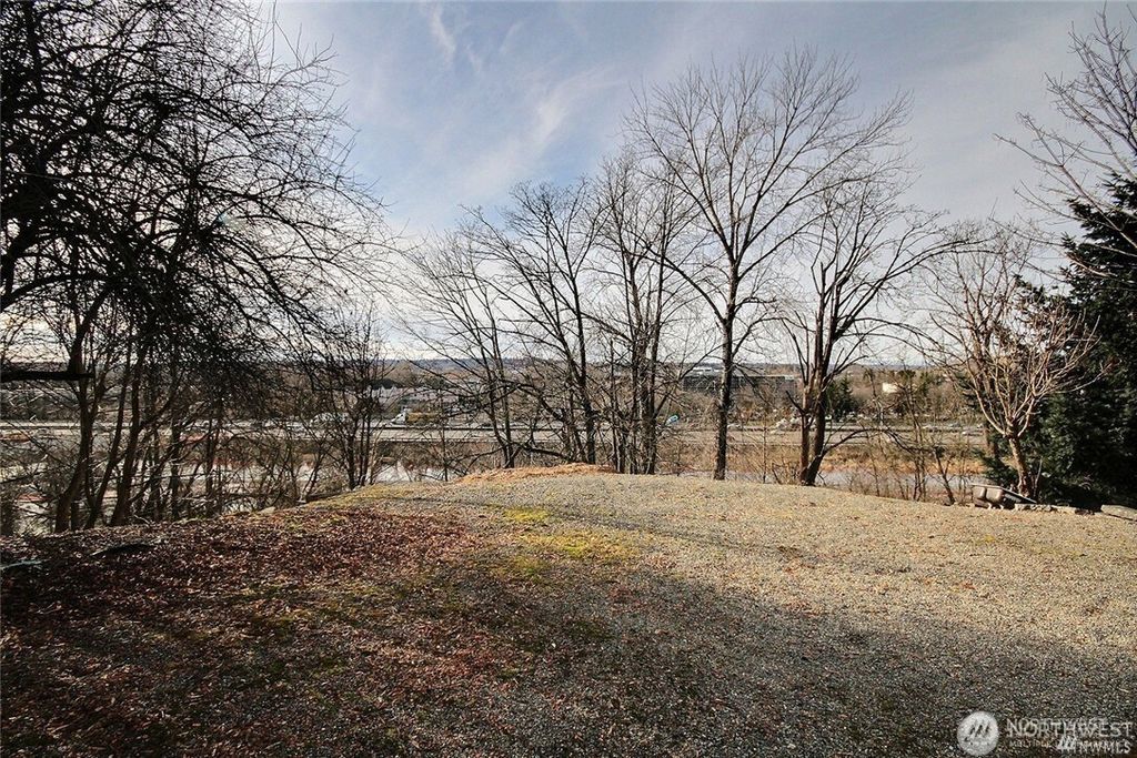 Photo of 17 Lake Avenue S, Renton, WA 98055 (MLS # 2431453)