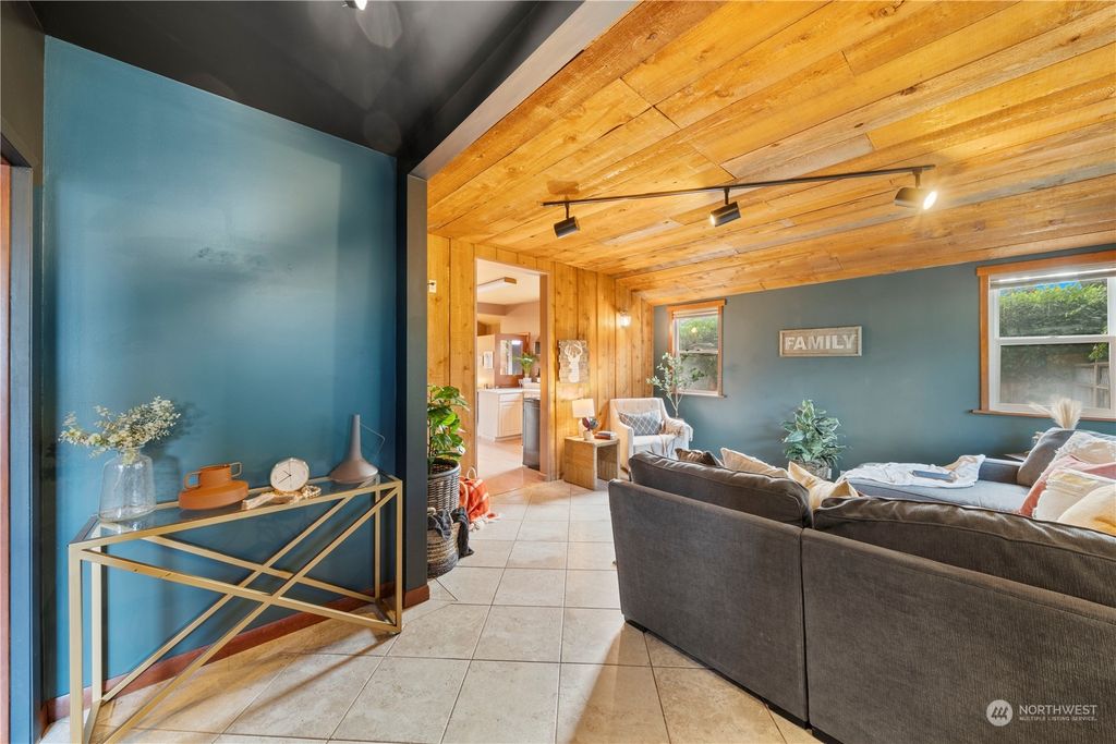 Photo of 805 19th Street, Snohomish, WA 98290 (MLS # 2285791)
