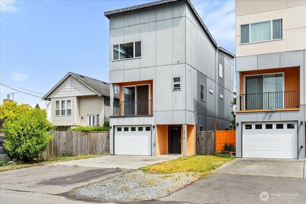 Photo of 12418 2nd Place SW, Burien, WA 98146 (MLS # 2529374)