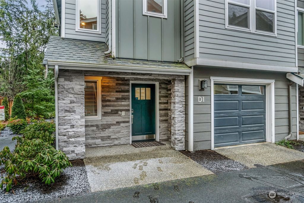 Photo of 18901 12TH PL Pl W #D1, Lynnwood, WA 98036 (MLS # 2192333)