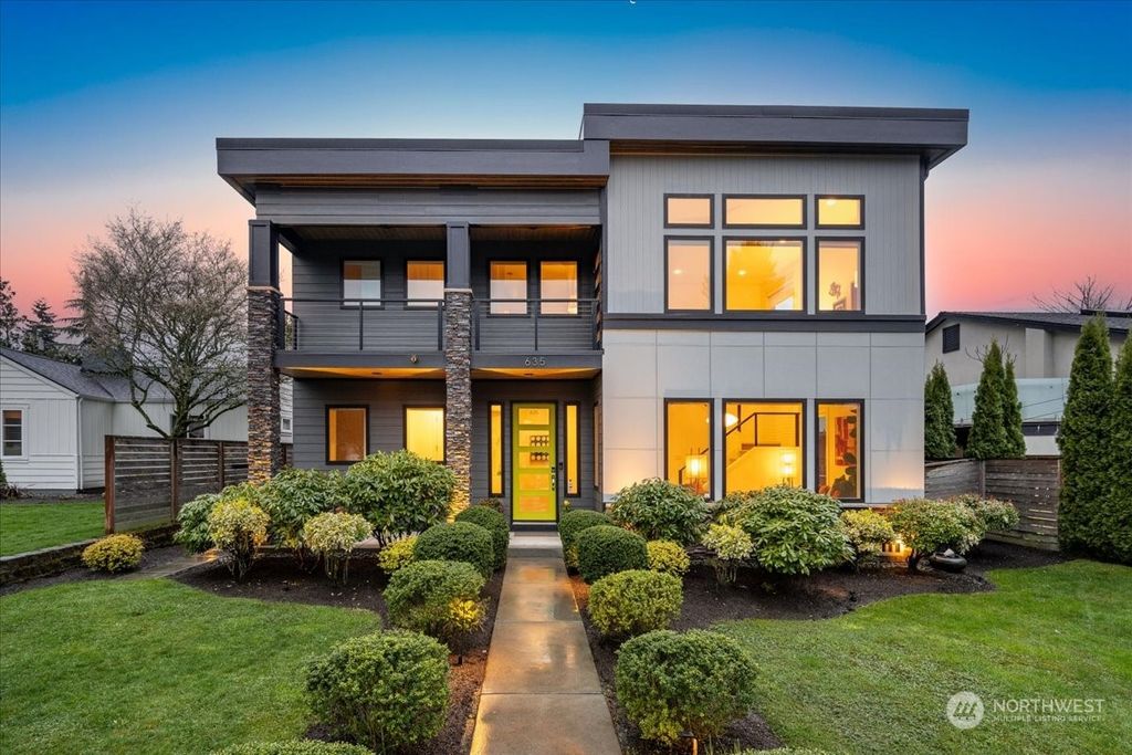 Photo of 635 17th Avenue W, Kirkland, WA 98033 (MLS # 2069980)