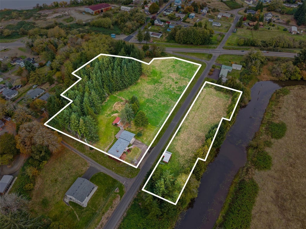 Photo of 602 Harrison Street N, Raymond, WA 98577 (MLS # 2595082)