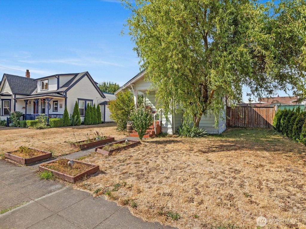 Photo of 1609 2nd Street, Marysville, WA 98270 (MLS # 2417093)