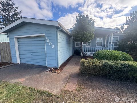 Photo of 1606 Washington Avenue S, Long Beach, WA 98631 (MLS # 2495886)