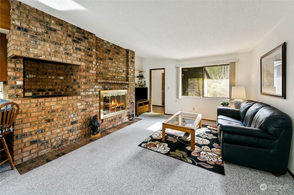 Photo of 2818 226th Avenue SE, Sammamish, WA 98075 (MLS # 2045001)