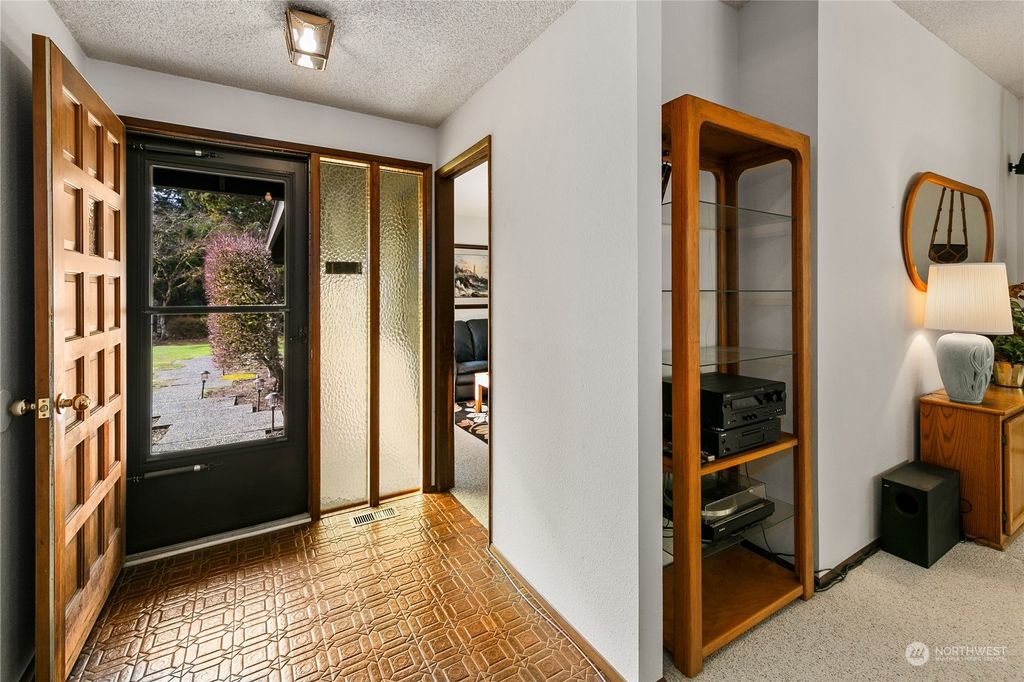 Photo of 2818 226th Avenue SE, Sammamish, WA 98075 (MLS # 2045001)