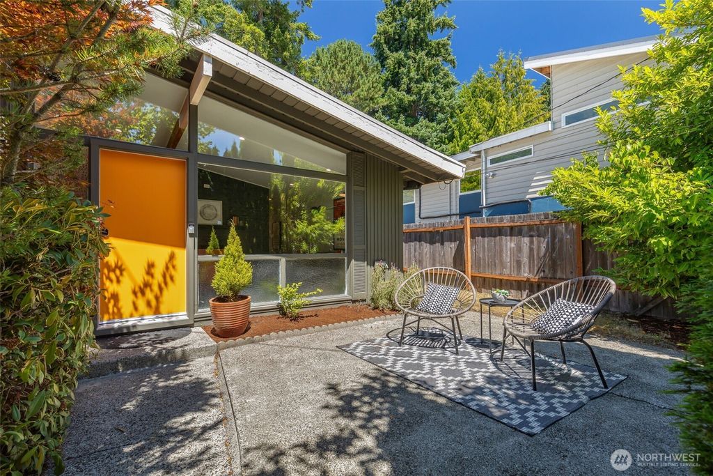 Photo of 15410 SE 10th Street, Bellevue, WA 98007 (MLS # 2404700)