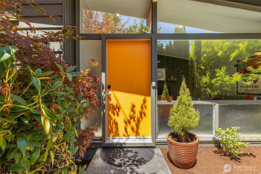 Photo of 15410 SE 10th Street, Bellevue, WA 98007 (MLS # 2404700)